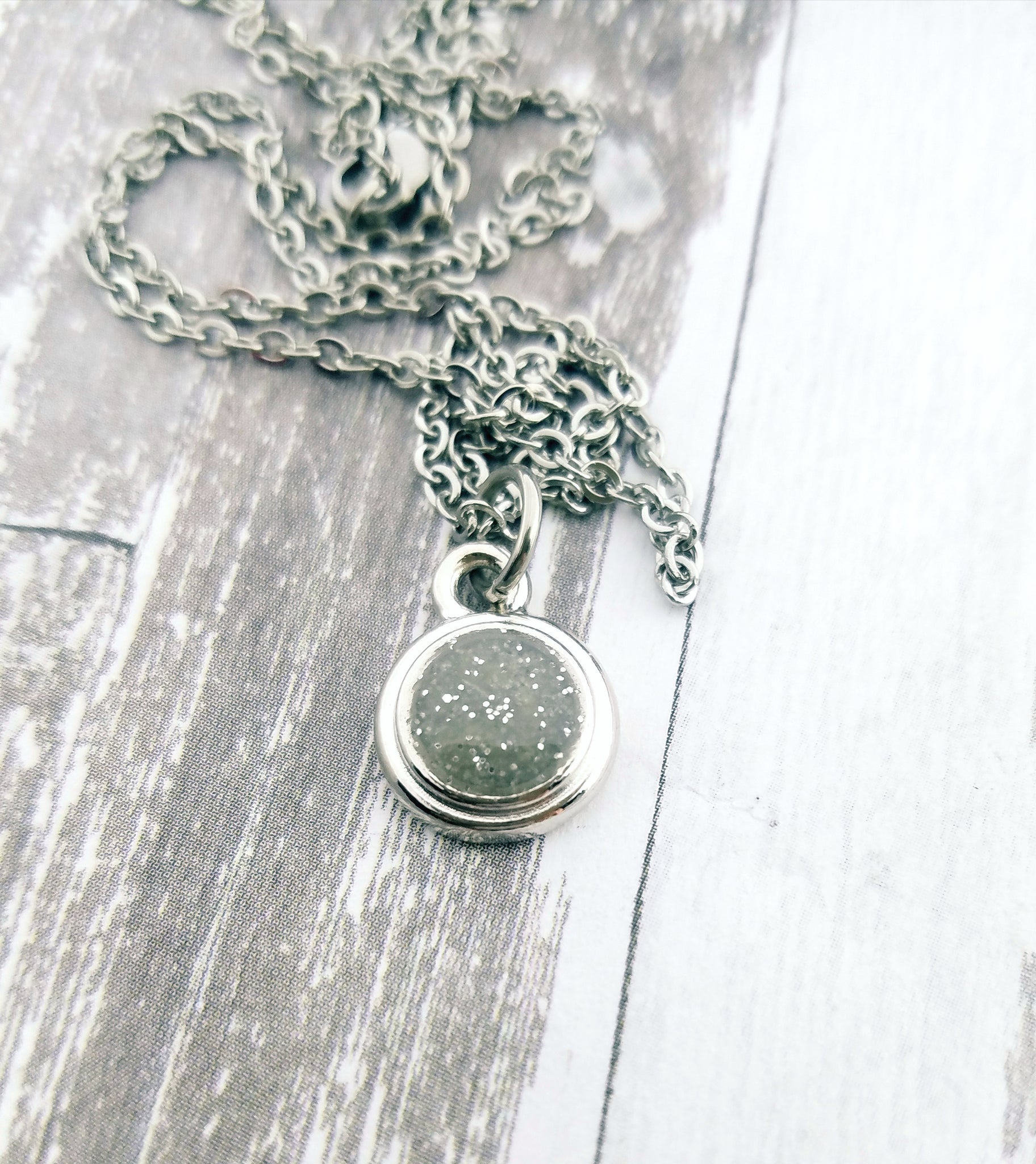 Fingerprint Memorial Ashes Necklace | Cremation Ash Jewellery - Hold upon  Heart