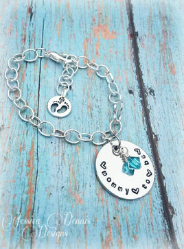 Mommy to be charm bracelet with baby feet and Swarovski birthstone charm* Hand Stamped * Baby Shower gift for Mommy * New mom