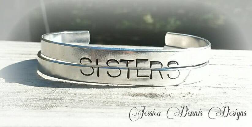 Custom Sister Name Bracelet Sister Birthday Gifts Family Bracelet Moth –  Gemnotic